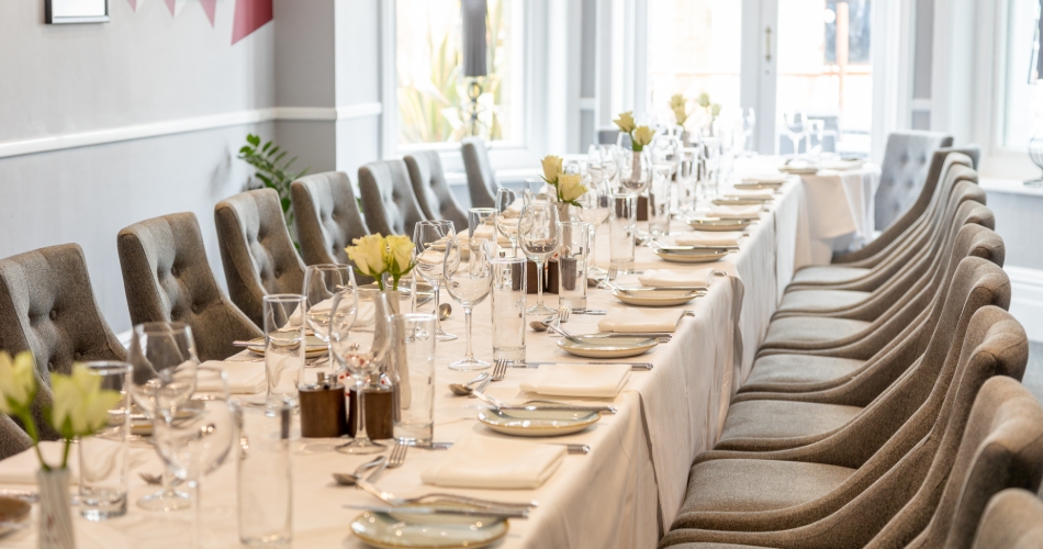 Image 2: Seaview Hotel