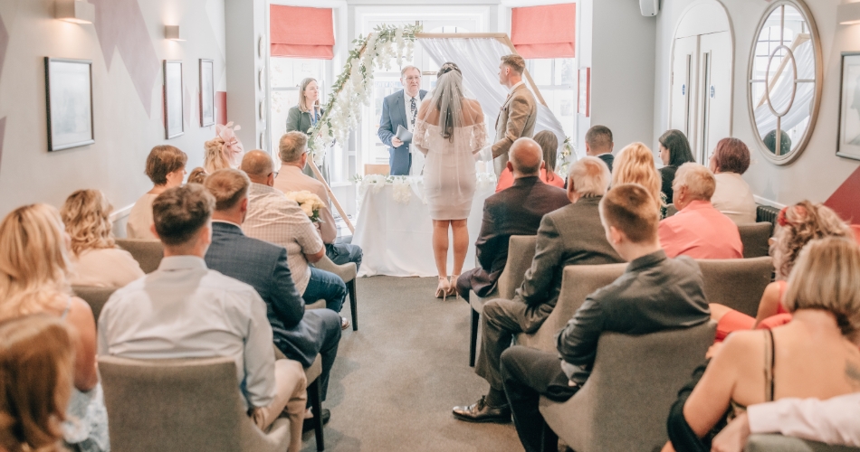 Image 3: Seaview Hotel