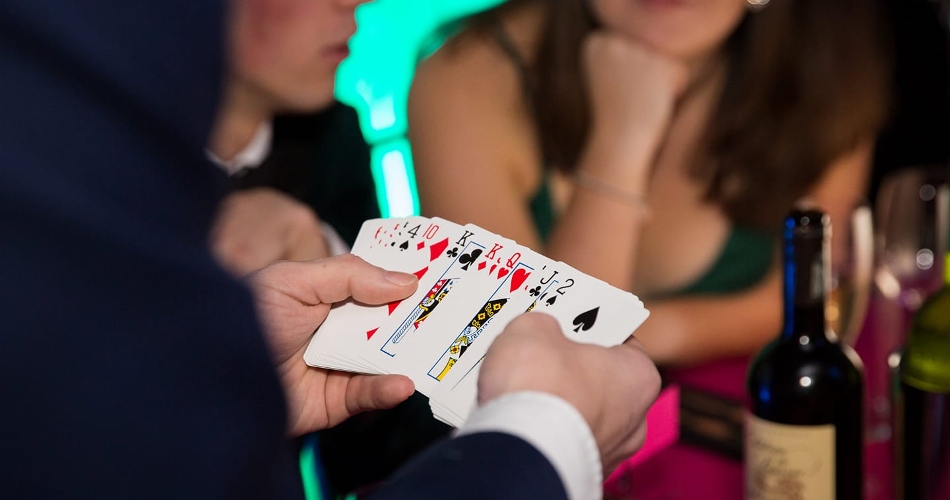 Image 1: David Major - Magician & Host