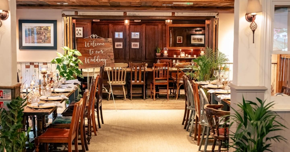 Image 3: The White Buck Inn