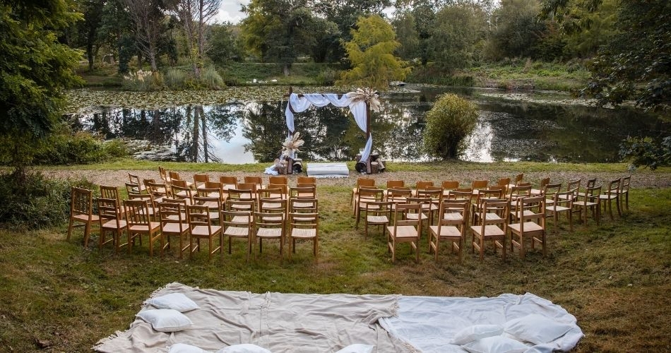 Image 2: Walhampton Weddings