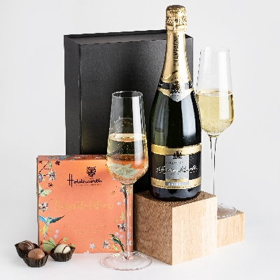 Gifting etiquette for wedding guests this season