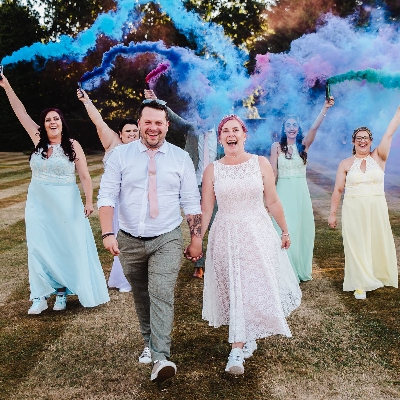 Wedding News: Are you looking for the best photographer since sliced bread?