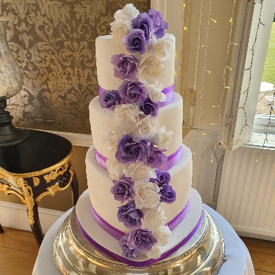Surrey wedding cake supplier on hand at County Wedding Events' Signature Wedding Show