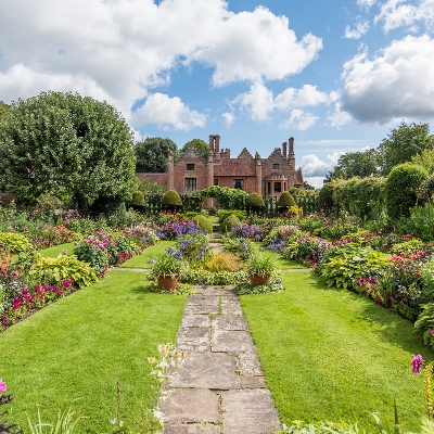 County Wedding Events comes to Chenies Manor, Buckinghamshire