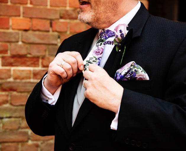 Wear your wedding bouquet: Image 1b