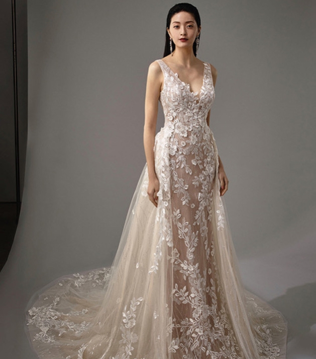 Latest dress trends for 2020 brides: Image 1b
