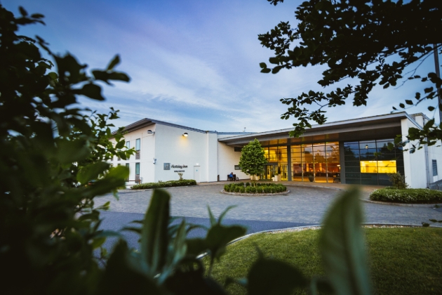 Holiday Inn Winchester, modern glass fronted building with circular drive