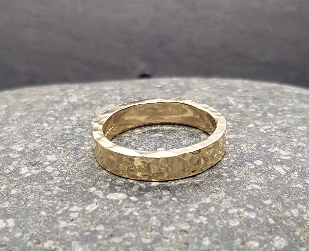 gold hammered wedding ring