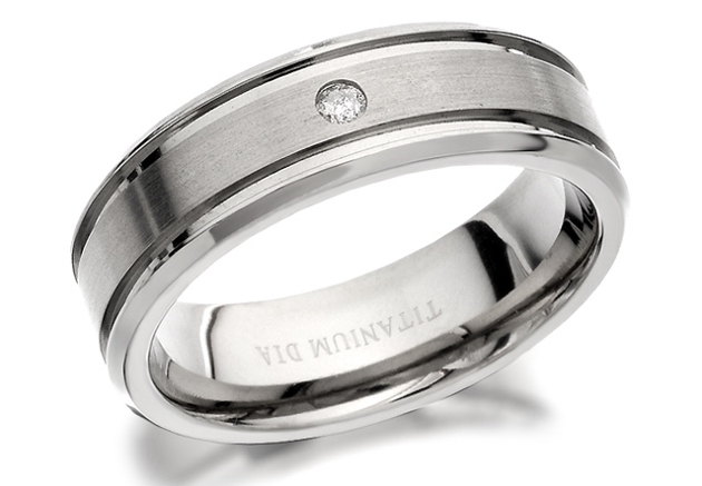 titanium wedding band with central single diamond