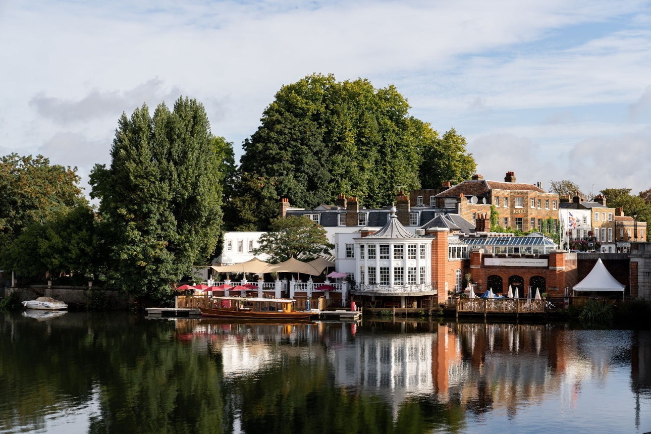 hotel on the river 