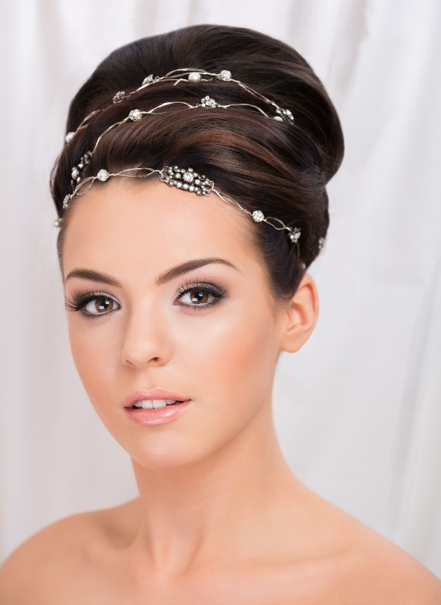 model with soft behive with hair garland