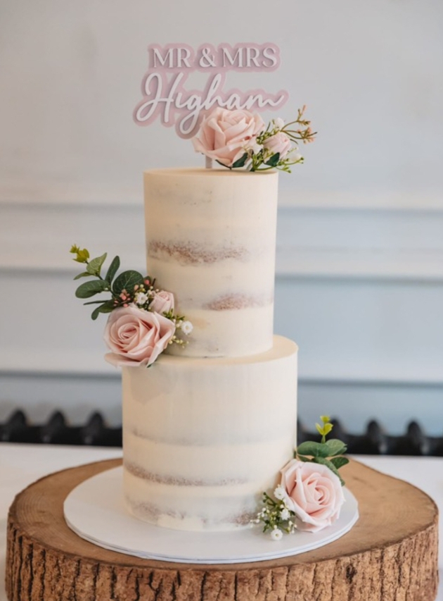 Taryn’s Cakery wedding cake
