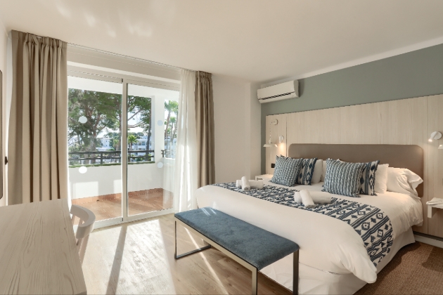 IDILIQ Hotels & Resorts double bedroom